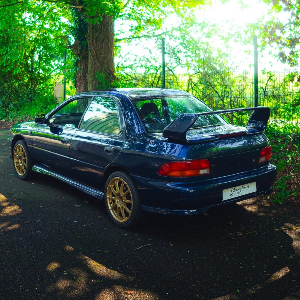 3-photo-Subaru GT 2000